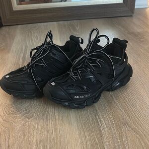 Balenciaga women’s Black Sneakers